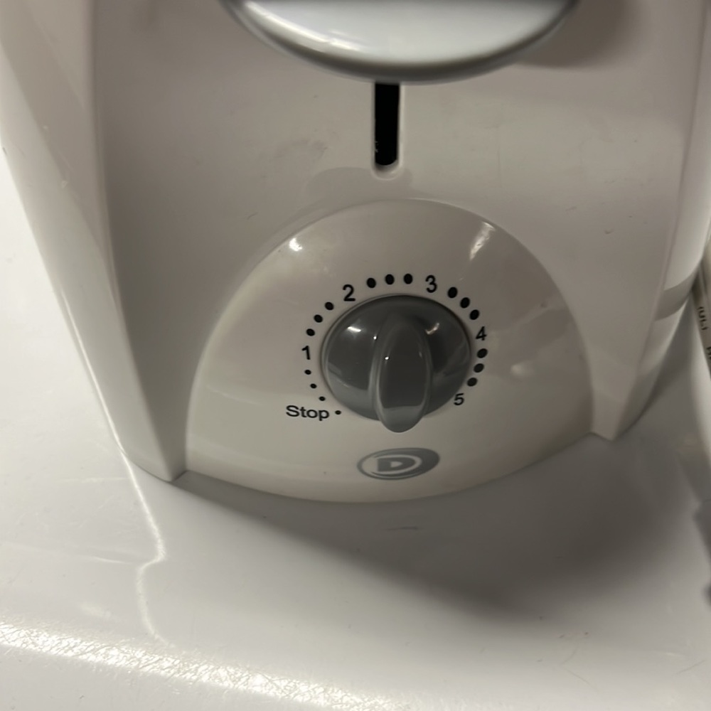Two slice toaster - Picture 2 of 3